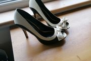 Women's Shoe's Cream NEW and Black NWT SIZE 6 EUR 39