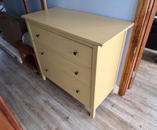 chest of drawers