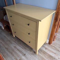 chest of drawers