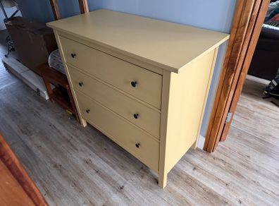 chest of drawers