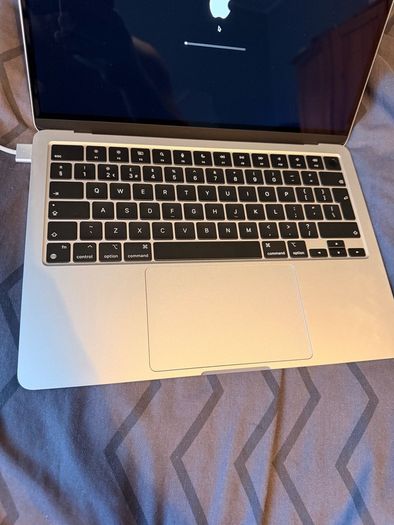 Apple MacBook Air 13 M2 2022 A2681 Excellent Condition Activation Locked