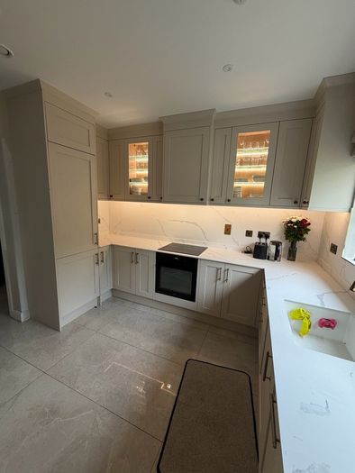 Carpenter Handyman kitchen fitter Flat pack specialist