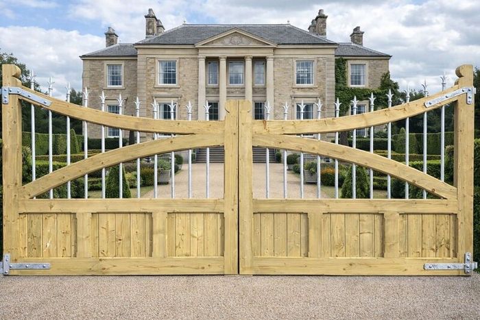 Bespoke heavy duty driveway / entrance gates