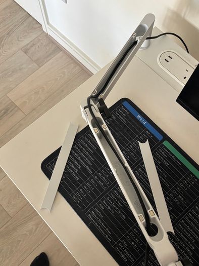 RODE PodMic USB White and Elgato Wave Mic Arm LP White Bundle