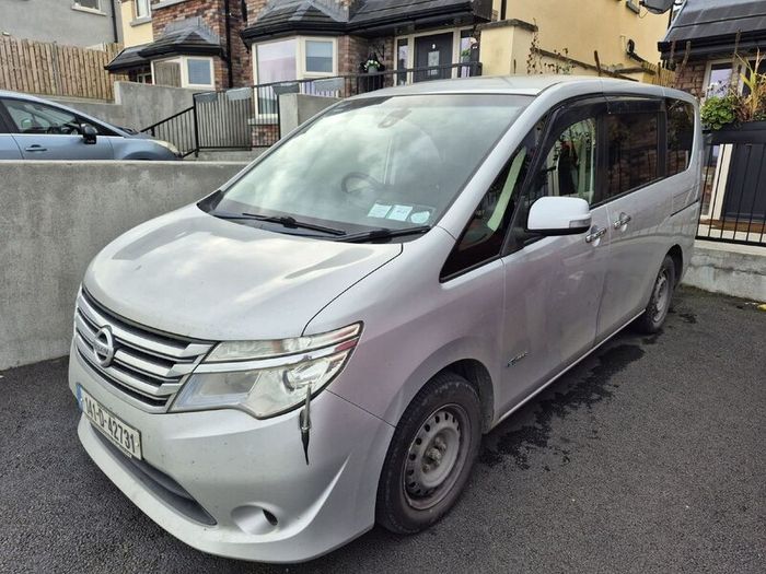 Nissan Serena 2014