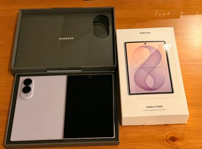 Samsung Galaxy Z Fold 8 256GB (Irish / Unlocked) + Official Protector Mint