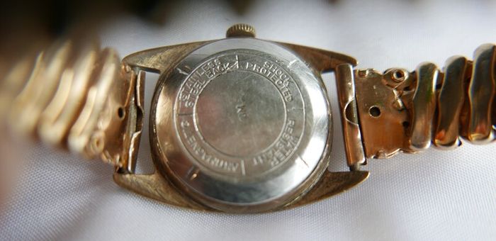 Vintage Tempo Watch 17 Jewels Incabloc Swiss made Manual Watch (works well and keeps time)