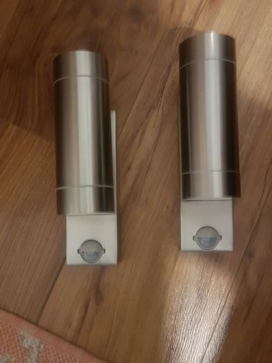 Light pir sensor 25 euro each(including bulbs) 2 available
