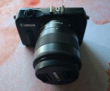 Canon EOS M + Kit Lens 18-55mm