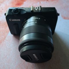 Canon EOS M + Kit Lens 18-55mm