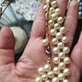 Choker necklace made of artificial pearls. Image 3