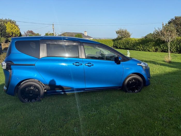 Toyota Sienta 1.5 Hybrid Automatic 7 Seater