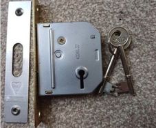 YALE lock - 2 keys