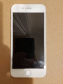 Apple Iphone 7, White front, silver Back, 32GB, not Powering on, for parts or repair, excellent cosmetic condition