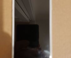 Apple Iphone 7, White front, silver Back, 32GB, not Powering on, for parts or repair, excellent cosmetic condition