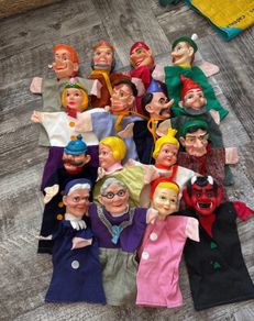 16 hand puppets