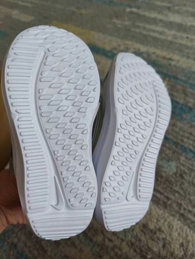 kids Nike trainers 9.5 uk