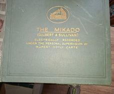 His Master's Voice record album for Gilbert & Sullivan's The Mikado. around 1926 or 1927 The set features 12" 78 RPM shellac records