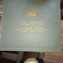 His Master's Voice record album for Gilbert & Sullivan's The Mikado. around 1926 or 1927 The set features 12" 78 RPM shellac records
