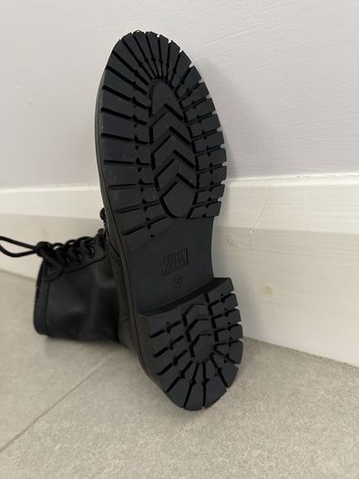 Girls Lace-Up Leather Boots