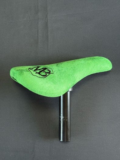 Mafiabikes BMX / Kids Bike Seat with 25.4mm Post Green Excellent Condition