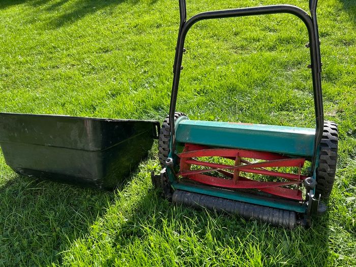 Bosch AHM 38G Manual Hand Push Garden Lawn Mower