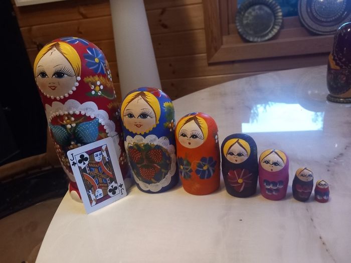 2 sets of Matroyska nesting Russian vintage handpainted dolls, v collectible, D18 post 8e