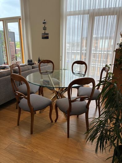 Modern Round Toughened Glass Dining Table, Seats 4-6