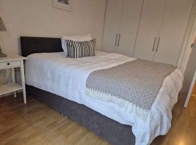 Kimg size Bed, mattress and headboard