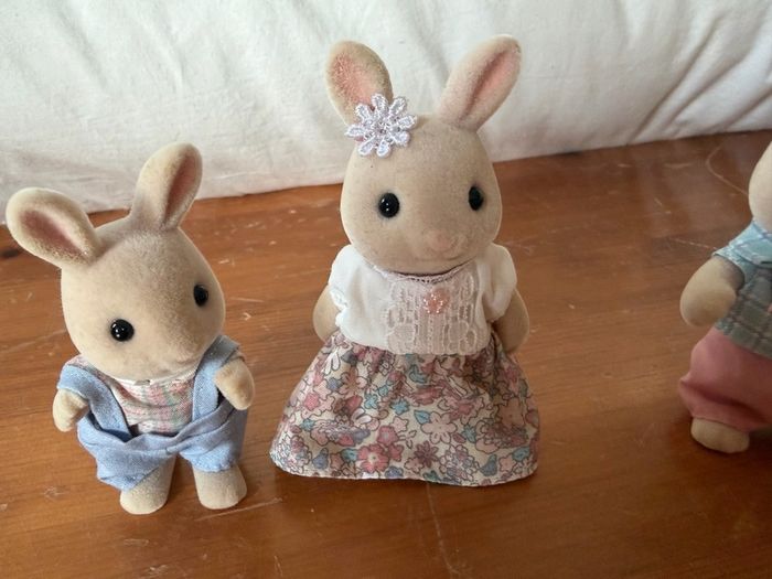 Sylvanian Families Milk Rabbit Family (Calico Critters) - Set of 4