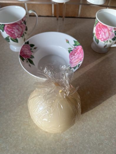 Newbridge Home Rose 5 Unused Mugs & Matching Candle Holdrr
