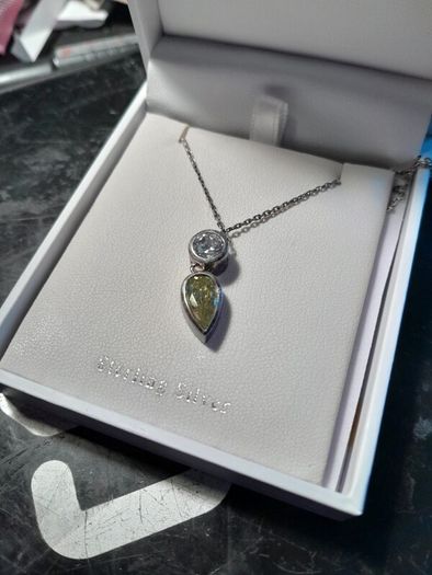 ladies silver chain and pendant