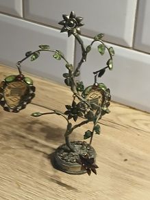 Beautiful Photo Tree, few crystals misding