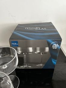 Champagne glasses (coupe)