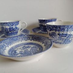 vintage willow cups, saucers and bowl, blue willow cups