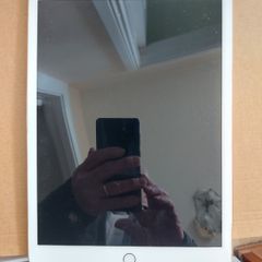 Apple Ipad 8th Generation, Model A2270, 32GB, Gold, 88% Battery Life, Model MYLC2, in excellent cosmetic condition