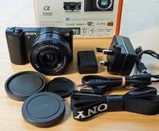 Sony a5100 kit with 16-50mm lens