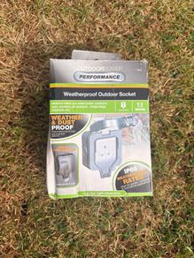 Outdoor socket
