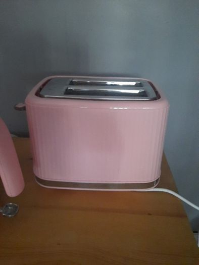 pink electric kettle and toaster