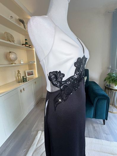 Brand New Stunning Ladies Black & White Dress from Lipsy Size UK 10 / EU 38
