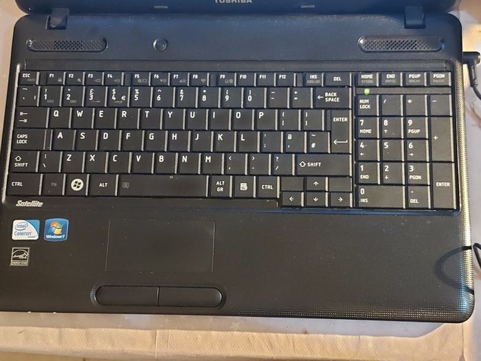 Toshiba Satellite C660-18C, Intel Celeron CPU 925, 2.3GHz, 4GB Ram, 255GB HDD, Windows 10, Microsoft Edge, Chrome and VLC