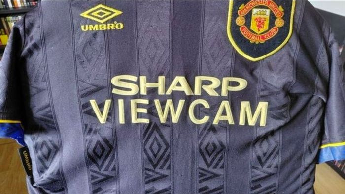 Authentic 1993-1995 Manchester United Away jersey