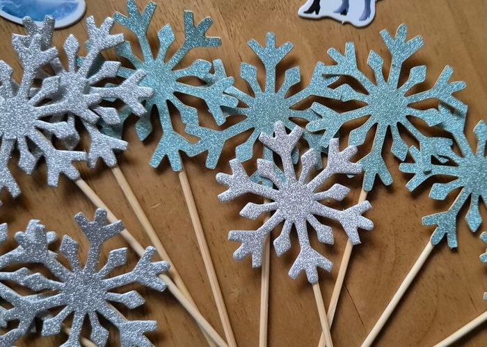 22 Frozen cake or cup cakes decorations