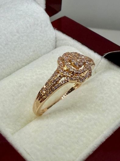 Gold 9K (375) Rose Gold SGL Certified Pink Diamond Cluster Ring.