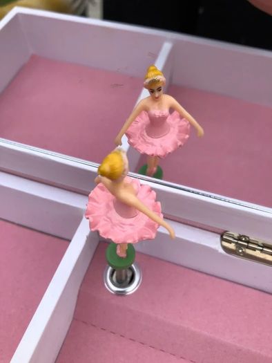 Mele and Co Liliana Musical Ballerina Jewellery Box RRP 110