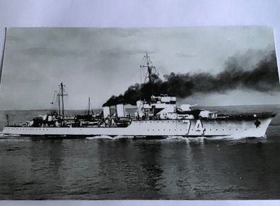 Photograph of a WW2 US Navy Warship
