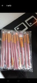20 assorted make up brushes