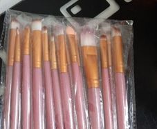 20 assorted make up brushes