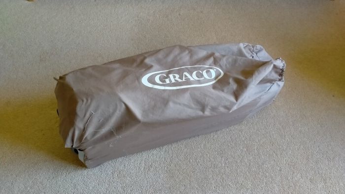 Travel cot with bassinet