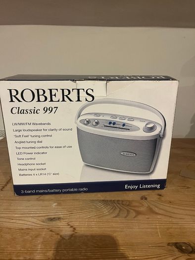 Roberts 3-Band Radio